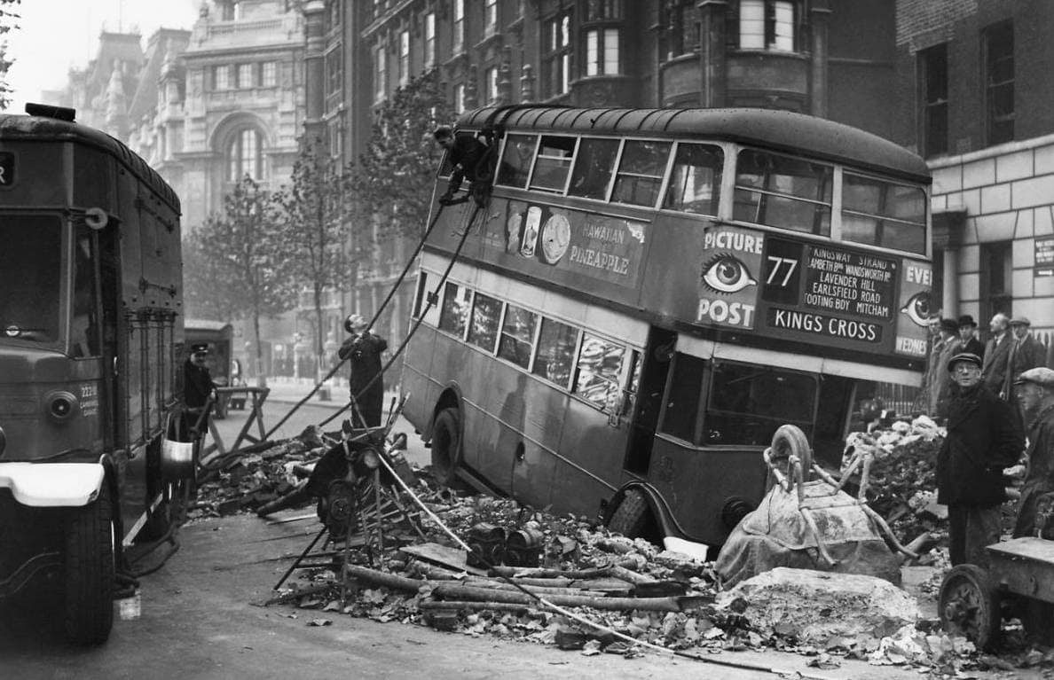 1940-10-25 - Holborn bus in WW2 London Blitz