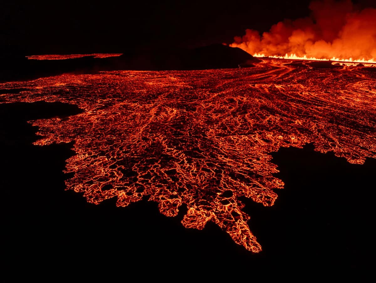 Gunnarsson, Vilhelm - lava at Iceland's Blue Lagoon 2024 4