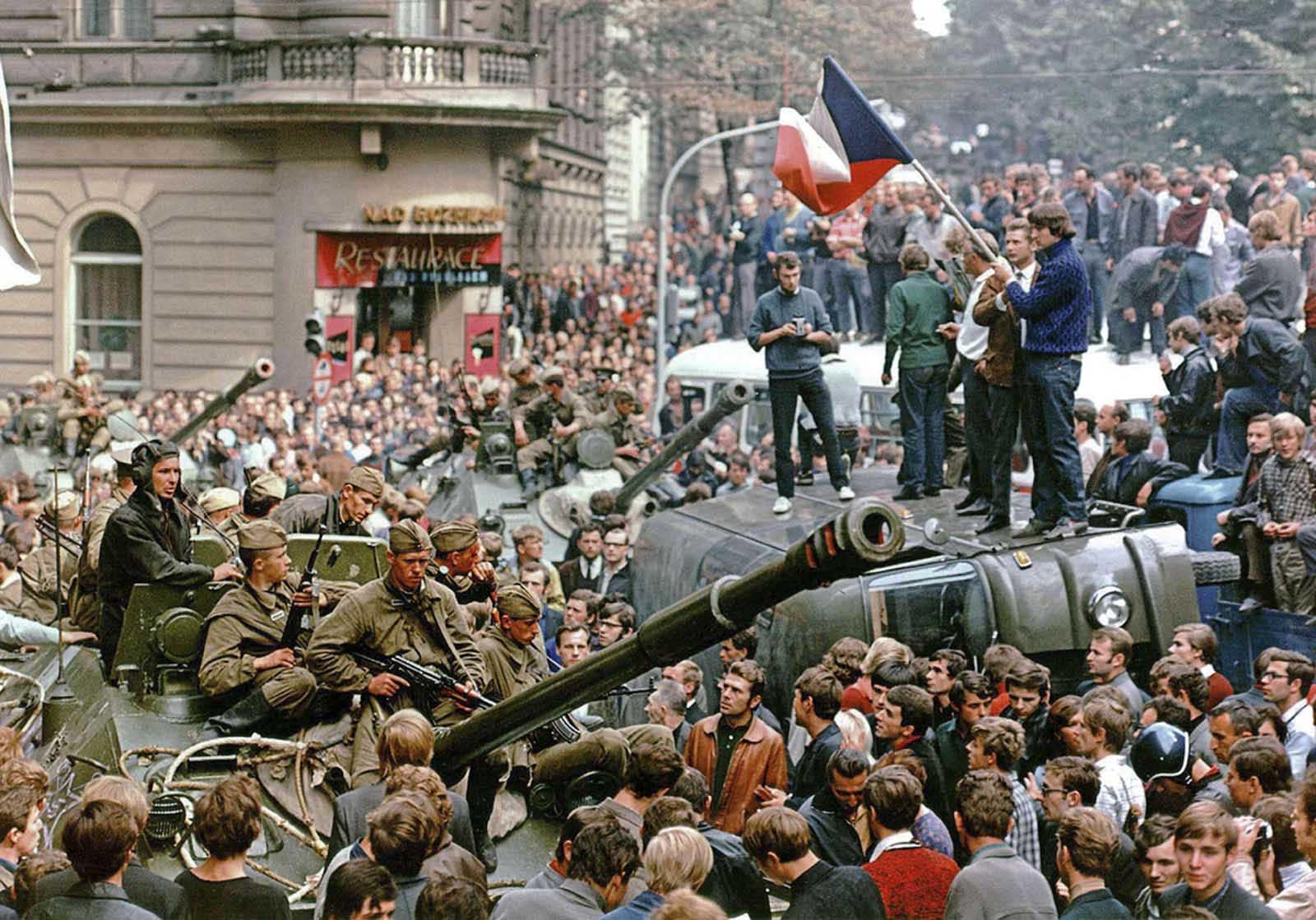 Prague residents surround Soviet tanks in front of the Czechoslovak Radio station building in central Prague during the first day of Soviet-led invasion to then Czechoslovakia August 21, 1968. Vera Machutova woke one August night in 1968 to the thunder of Soviet tanks surging through this Czech city on the East German frontier. Forty years later, with the Czech Republic now a democracy within NATO and the European Union, Machutova is troubled by the conflict in Georgia, whose army was routed last week by Russian forces that pushed deep inside its territory. The banner reads, "Entry forbidden to unauthorized personnel". Picture taken August 21, 1968. To match feature CZECH-RUSSIA/INVASION      REUTERS/Libor Hajsky  (CZECH REPUBLIC) - GM1E48I1OC701