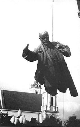 Lenin Statue dismantled