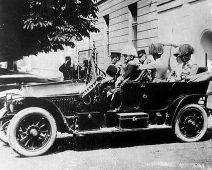 Franz Ferdinand and Sophie embark on their final journey
