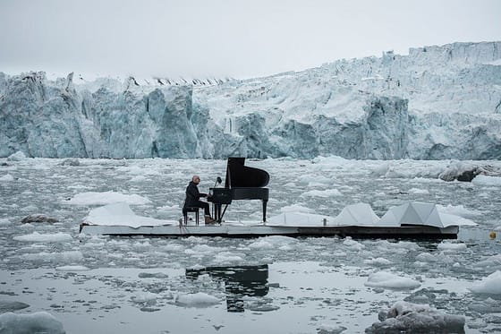 Einaudi musician-plays-piano-in-the-middle-of-the-arctic-as-calving-glaciers-crash-behind-him-2.jpg