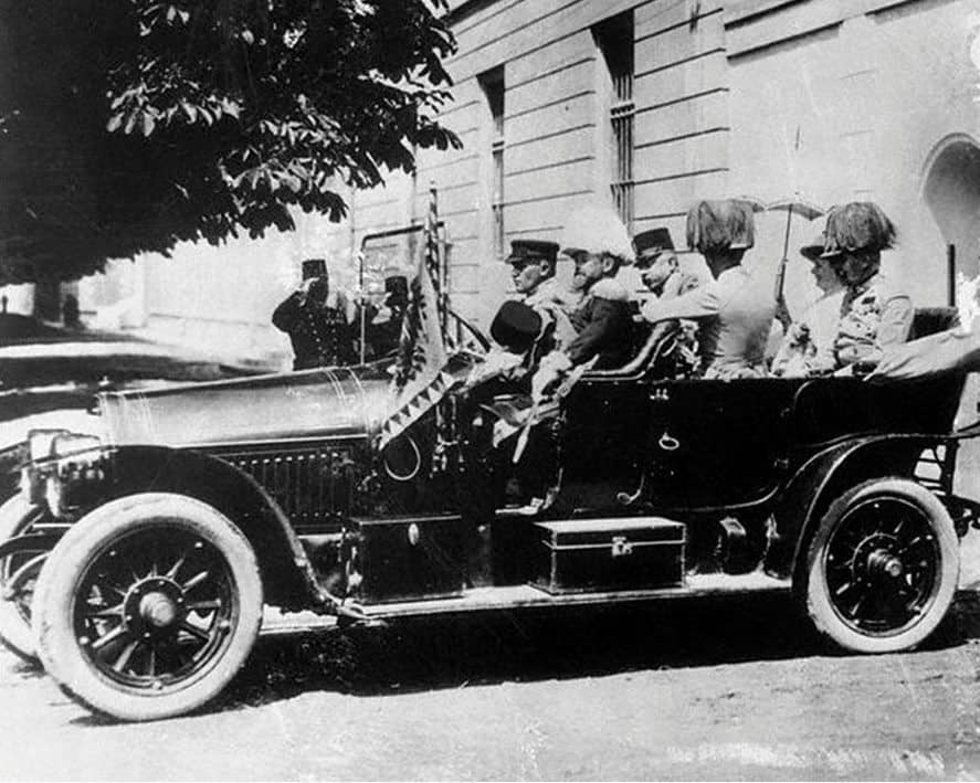 Franz Ferdinand and Sophie embark on their final journey